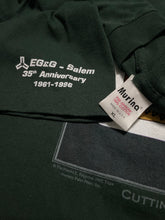 Load image into Gallery viewer, 1996 Harold Edgerton “Cutting the Card Quickly” Photography Tee (XL)
