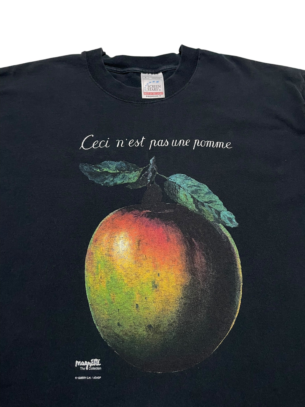 1998 René Magritte “Ceci n’est pas une pomme” Tee (L)